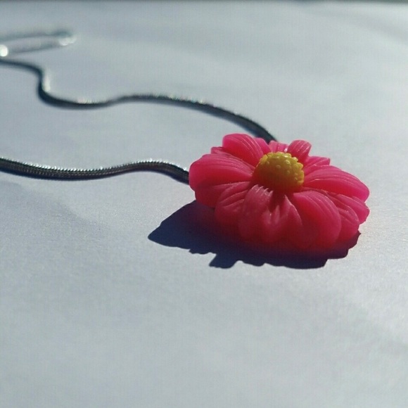 Fuchsia Pink Gerbera Daisy Snakeskin Chain Necklace - Picture 5 of 7